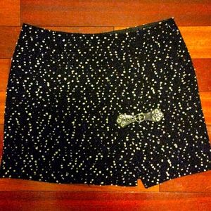 Beautiful black and white mini skirt size 6